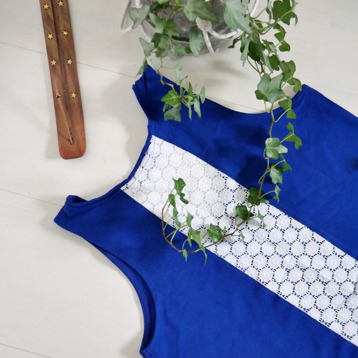 Contrast Chic Tank Blue