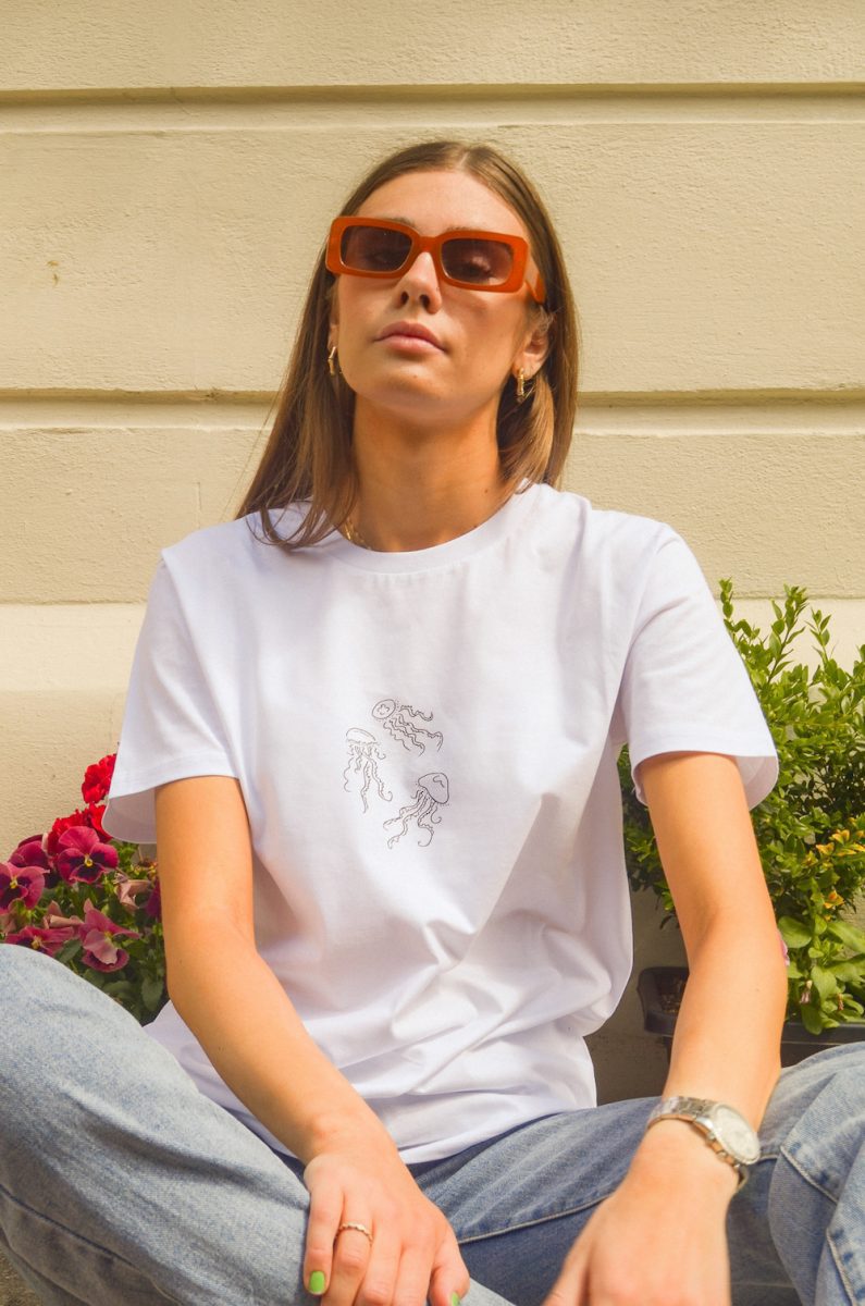 Jellyfish | 100% organic cotton t-shirt | Sustainable & vegan | Unisex