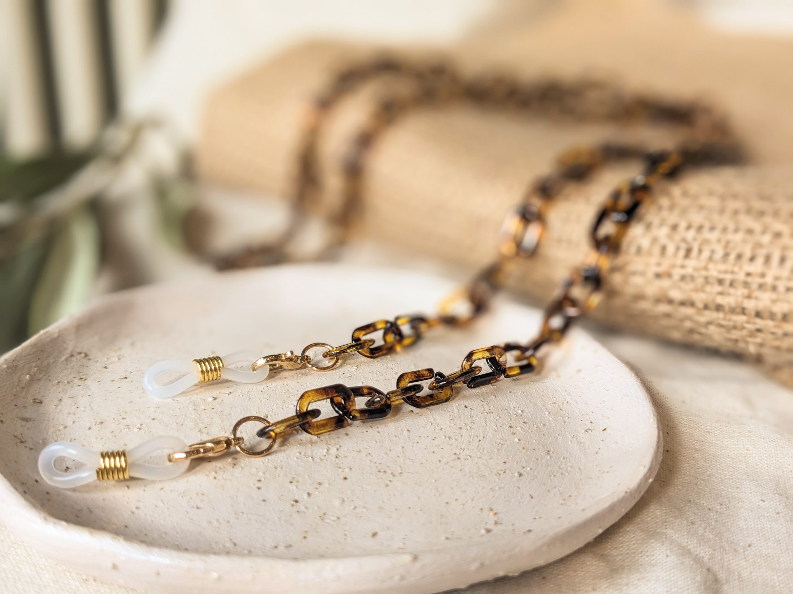 Dainty Oval Tortoiseshell Glasses Chain