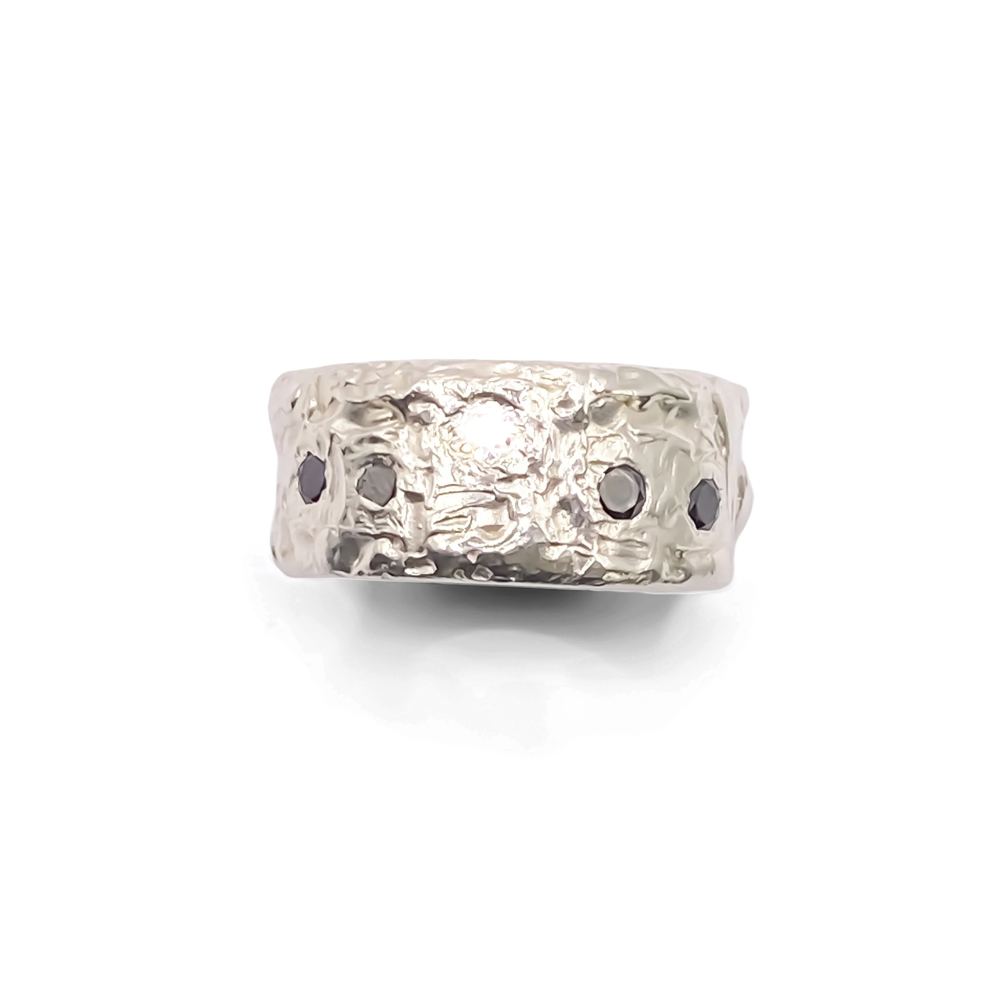 Silver textured band ring with black and white lab-grown gemstones.
