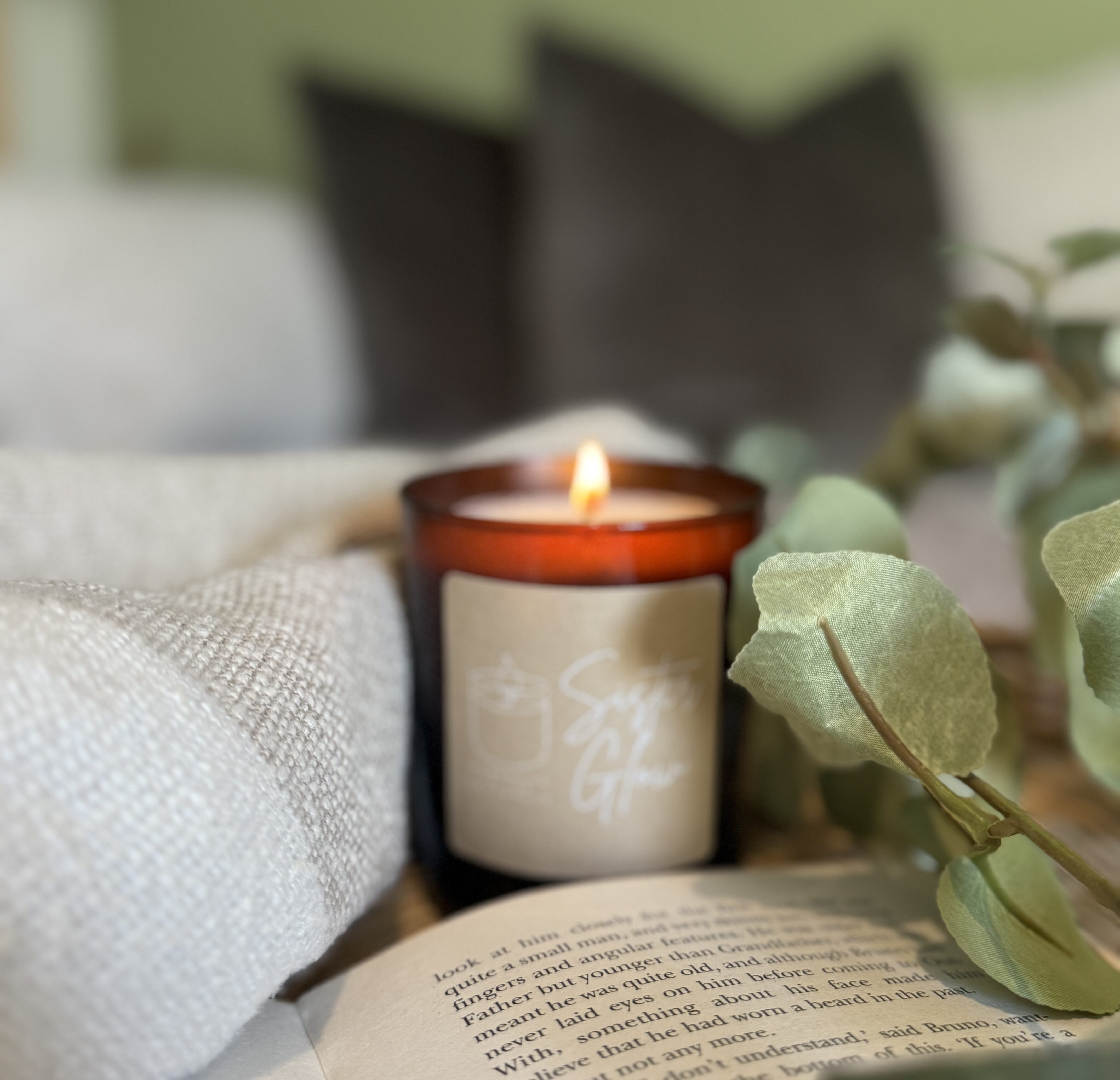 Rose and Precious Oud Candle