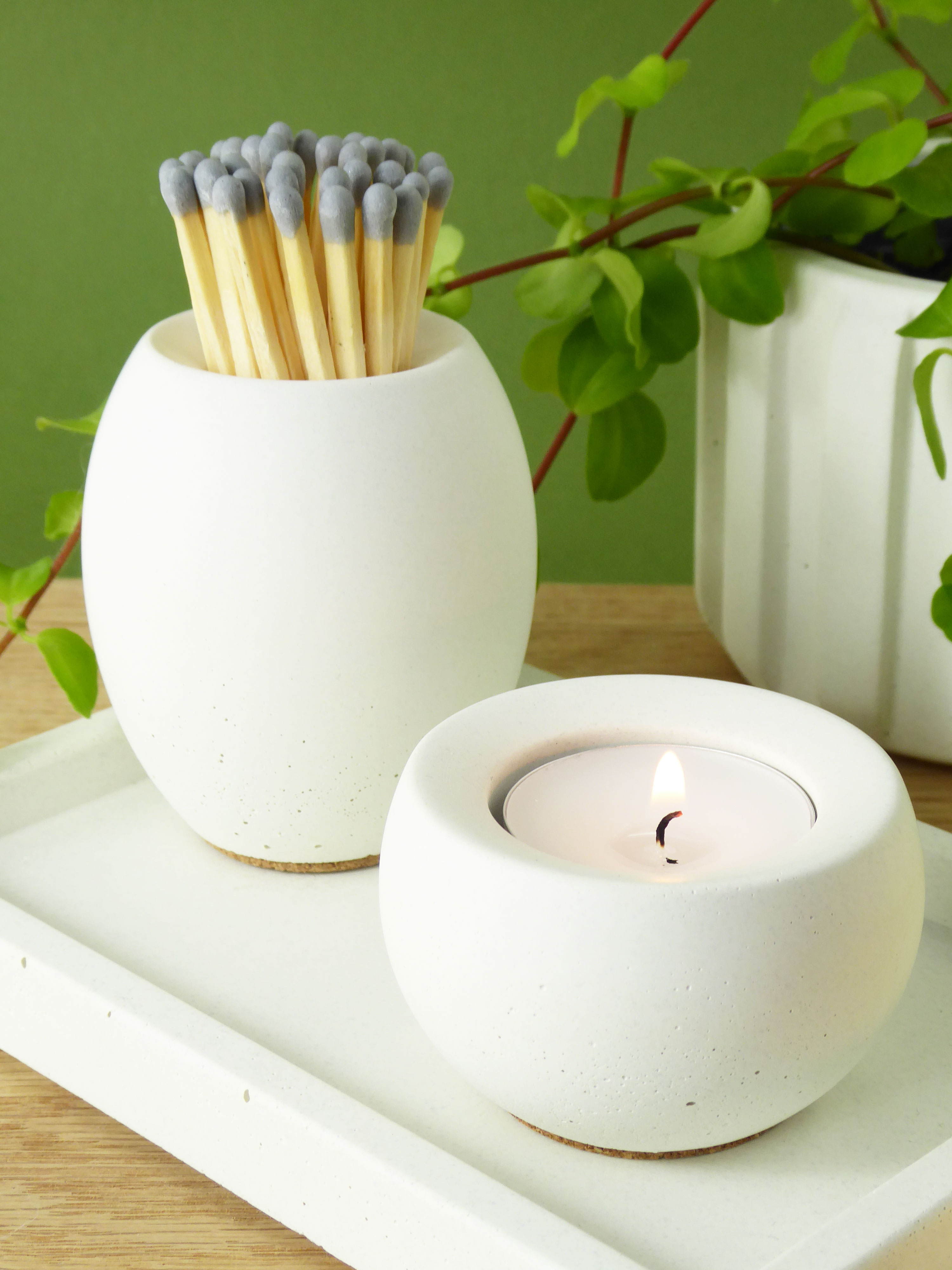 Round concrete match pot with long matches