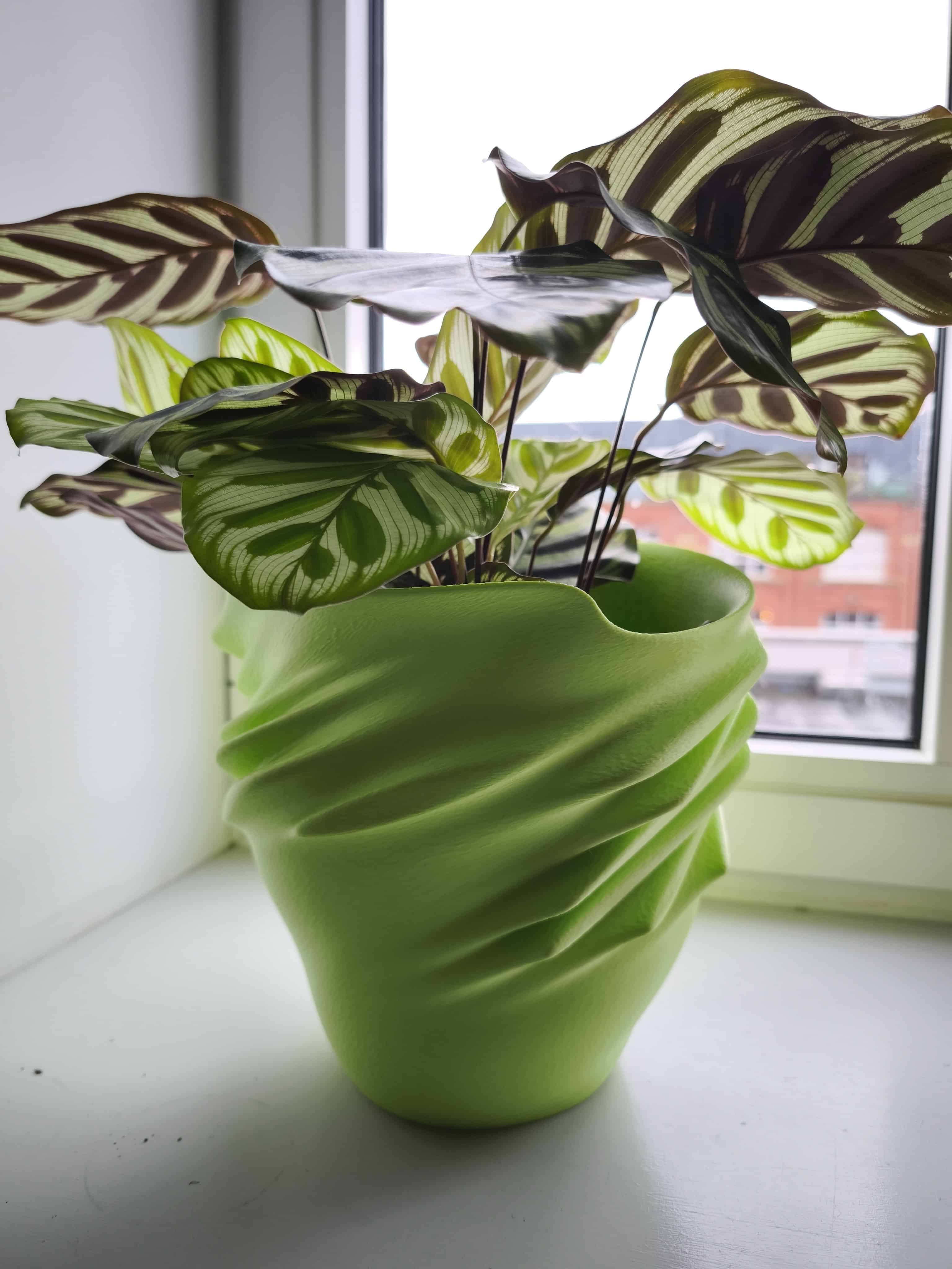 Modern sculptural wavy vase